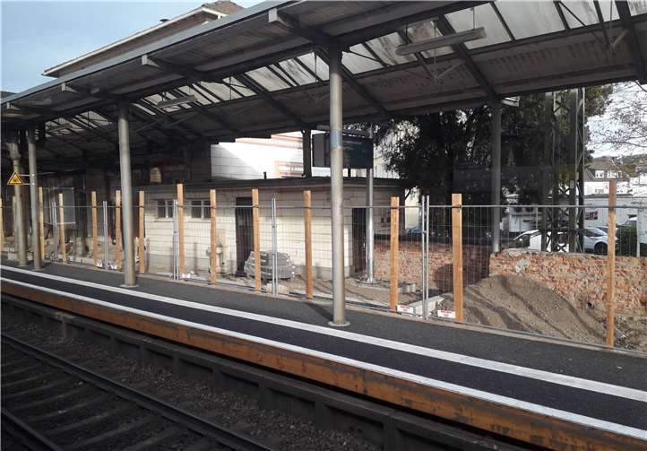 An den untragbar langen Zuständen am Bahnhof Remagen hat sich nur wenig geändert.Fotos: WITE