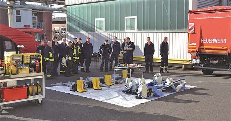 An den verschiedenen Stationen lernten und erprobten die Wehrleute wichtige Fähigkeiten und Kenntnisse. Feuerwehr Landkreis Neuwied