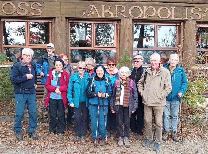 An der Berghütte Akropolis.  Foto: Eifelverein Remagen / Klaus Arndt