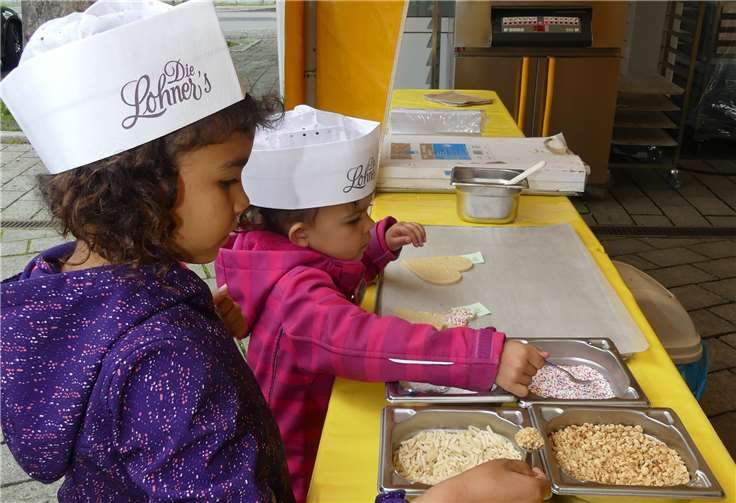 An der „Do-it-yourself-Backstation“ der Lohners konnte derNachwuchs eigene Backkreationen zusammenstellen.