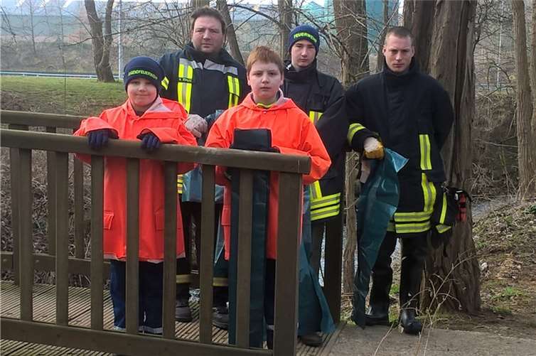 An der Dorfreinigungsaktion beteiligte sich auch die Odendorfer Feuerwehr.privat