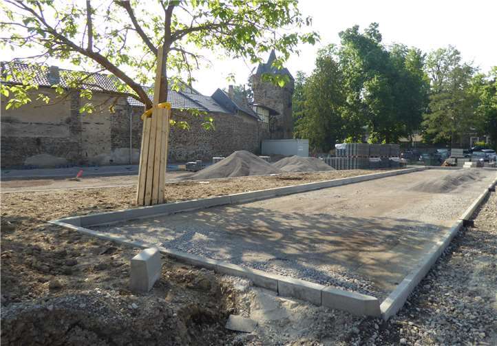 An der Ehrenwall`schen Klinik entsteht neuer Parkraum, der in Zukunft an den Wochenenden als öffentlicher Parkplatz genutzt wird.