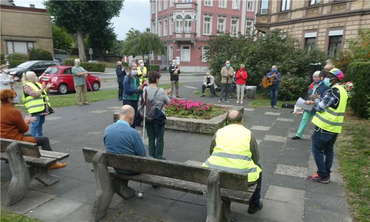An der Gedenkstätte für die Opfer des Faschismus in Neuwied fand eine Kundgebung zum Antikriegstag statt.Fotos: Jürgen Grab
