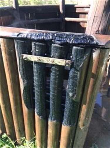 An der Grillhütte entstand nicht unerheblicher Sachschaden. Foto: PI Remagen