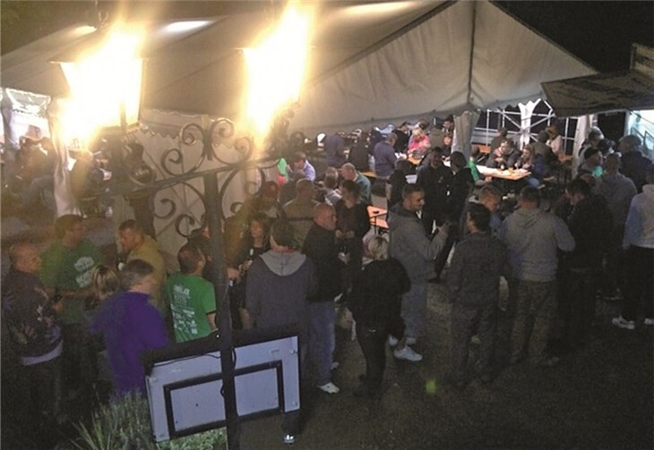 An der Historischen Mühle in Brodenbach war eigens ein Zelt aufgebaut, um die Teilnehmer zu beköstigen.