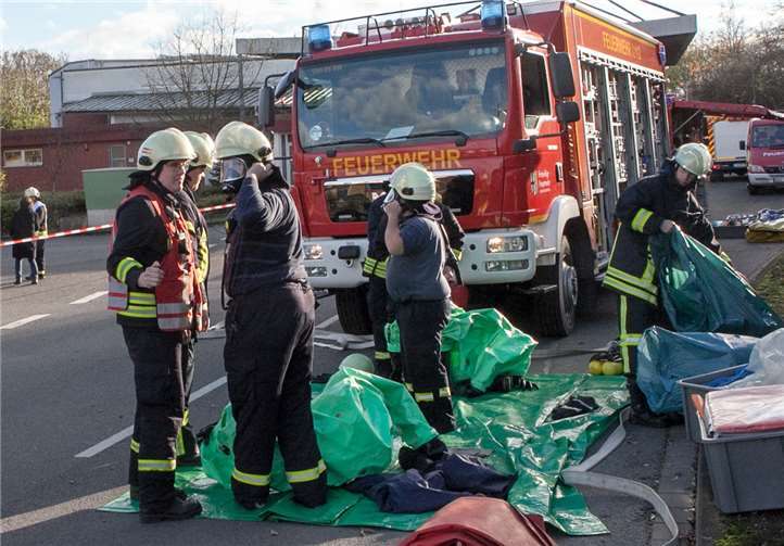 An der Jahresübung der Freiwilligen Feuerwehr Swisttal nahmen etwa 80 Feuerwehrleute auf dem Gelände der RSAG in Miel teil.