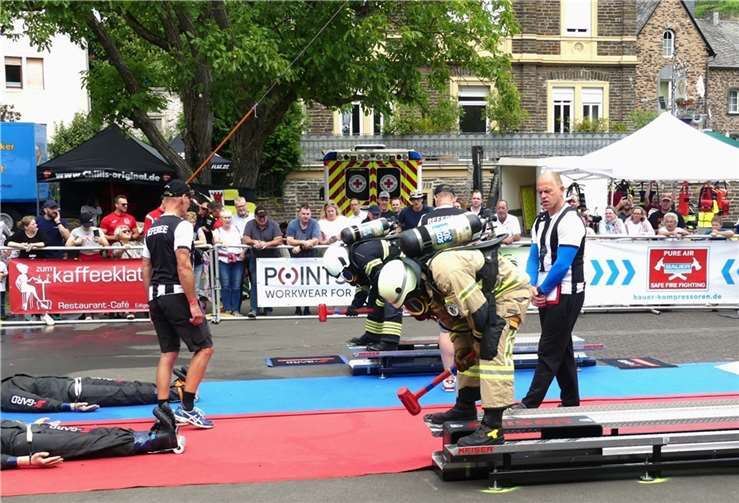 An der „Keiser Force Machine“ galt es für die Wehrleute ein 72,5 k-Rollgewicht mit einem 4-Kilo-Hammer zu bewegen. Fotos: TE