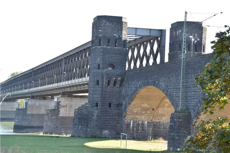 An der Kronprinzenbrücke zwischen Neuwied-Engers und Urmitz beginnen noch in diesem Jahr erste Sanierungsarbeiten.