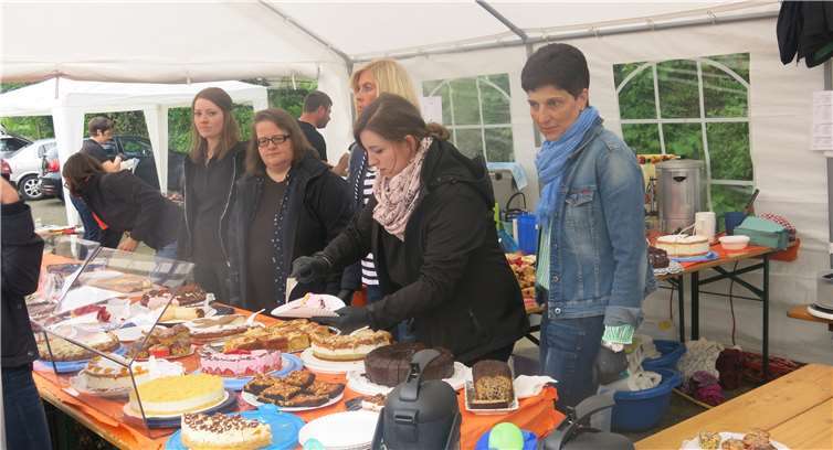 An der Kuchentheke hatten die Besucher die Qual der Wahl.