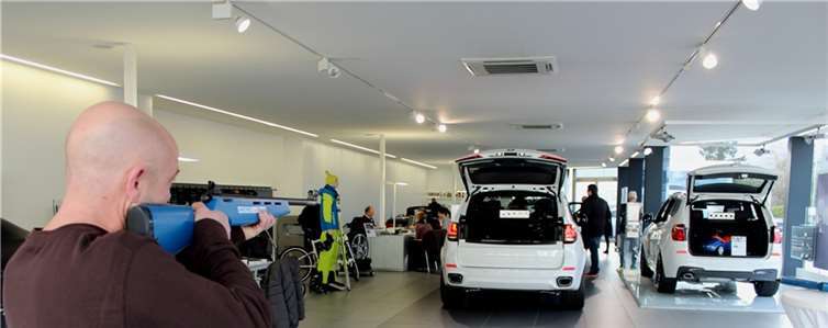 An der Laser-Anlage konnten die Besucher mit stilechten Biathlon-Gewehren ihre Treffsicherheit unter Beweis stellen. DU