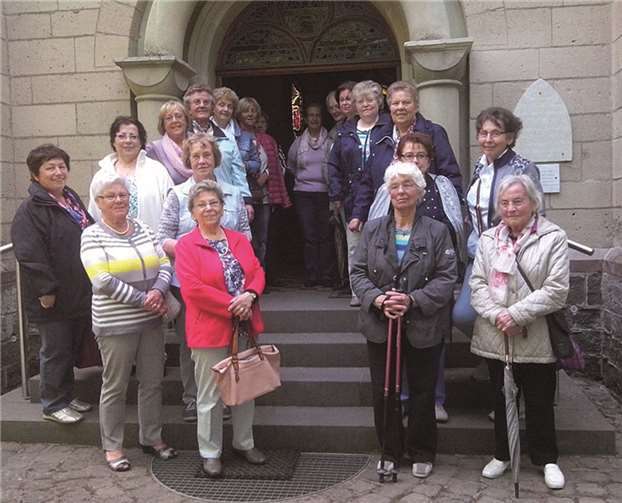 An der Marien-Grotte wurden wieder Marienlieder gesungen und Gebete gesprochen. privat