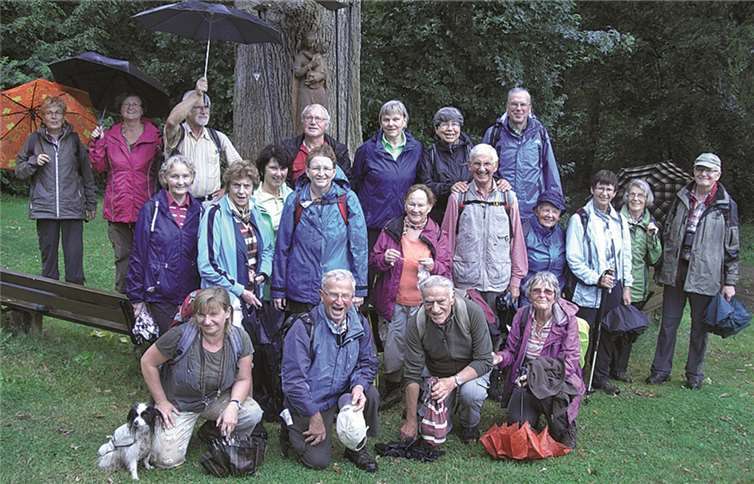 An der Mariensäule sammelte sich die Gruppe, um noch ein gemeinsames Foto und Rast zu machen. Privat