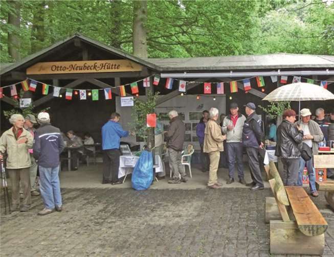 An der Otto-Neubeck-Hütte trafen sich die Wanderer zur Stärkung.privat