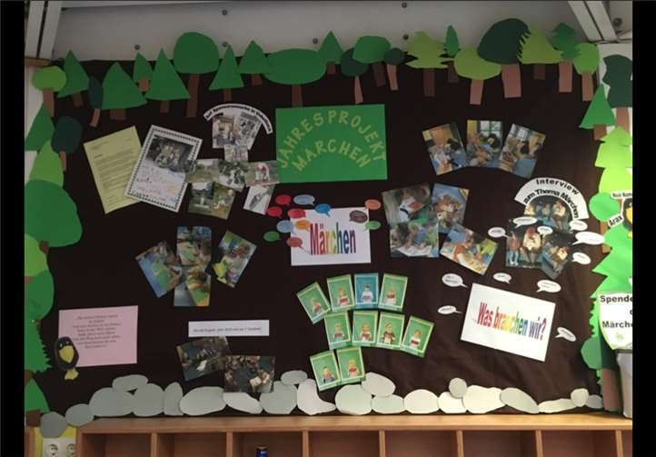 An der Projektwand im Flur der Kindertagesstätte werden die Fortschritte festgehalten. privat