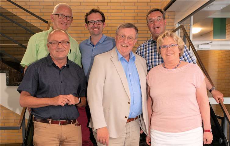 An der Spitze der neuen CDU-Fraktion im Kreistag Ahrweiler: (v.li.) Michael Schneider, Wilhelm Busch, Michael Korden, Karl-Heinz Sundheimer, Horst Gies MdL und Gabriele Hermann-Lersch.Foto: privat