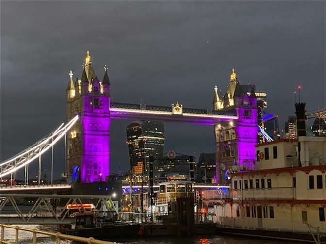 An der Tower Bridge beginnt die Warteschlange.