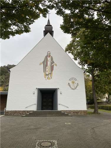 An der Trauerhalle des Friedhofes in der Braubacher Straße im Stadtteil Oberlahnstein findet am 31. Oktober 2024 das Gedenken der Kolpingfamilie St. Martin statt.Foto: Th. Schneider
