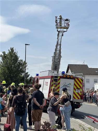 An der Übung nahm erstmals auch die neue Drehleiter der Feuerwehr Pellenz teil. Fotos: Feuerwehr Plaidt/ Björn Reichard