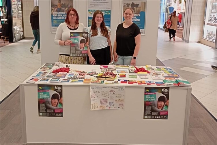 An der bundesweiten COA-Woche (Children of Addicts) beteiligten sich die Familienbildungsstätten aus Andernach, Mayen und Koblenz mit ihren jeweiligen Lotsenstellen in den Häusern der Familie in Bendorf, der Verbandsgemeinde (VG) Mendig und der VG Pellenz aus dem Lotsenprojekt.Foto: Kath. Familienbildungsstätte Andernach e.V.