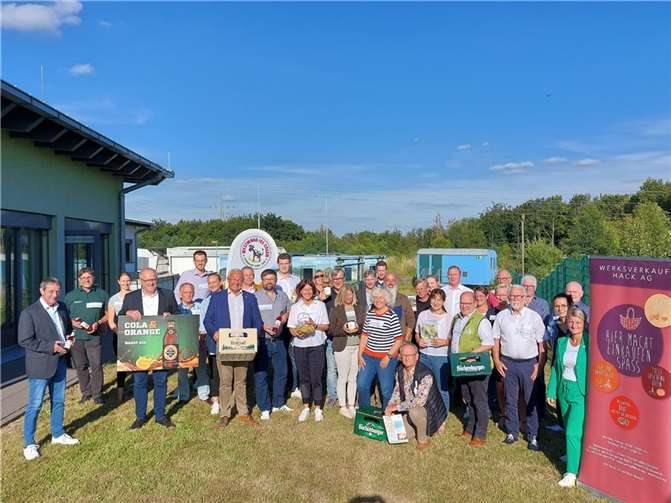 An der ersten WW-Konferenz nahmen 35 Vertreter verschiedener Vereine, Institutionen, Initiativen und Berufsgruppen teil. Unser Bild zeigt: Achim Schwickert, Gerhard Willms, Stefanie Stein, Dr. Peter Enders, Karl Hammes, Johannes Baumann, Janine Sieben, Achim Hallerbach, Emmanuel Walderdorff, Benjamin Junge, Fabian Fuhrmann, Marion Reingen, Martina Haas, Maria und Guido Schmitz, Dirk Fischer, Florian Fark, Helmi Tischler, Ansgar Küchle, Uli Gondorf, Martin Rudolph, Angela Göbler, Sabine Dörner, Rainer Lemmer, Björn Flick, Gabi Schäfer, Peggy Stüber, Wolfgang Zirfas, Wendelin Abresch, Erich Schönenberg, Didi Pörzgen, Natanja Neitzert und Sandra Köster. Foto: Wir Westerwälder