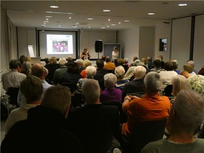 An die 100 interessierte Besucher waren vor Ort. Fotos: privat