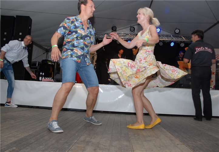 An diesem Abend erhielt der Satz „das Tanzbein schwingen“ seineBedeutung zurück. Dieses Paar beherrschte den Rock ´n Roll meisterhaft.