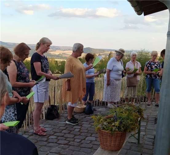 An diesem Festtag mit jahrhundertelanger Tradition trafen sich über 20 Frauen aus Eich. Fotos: privat