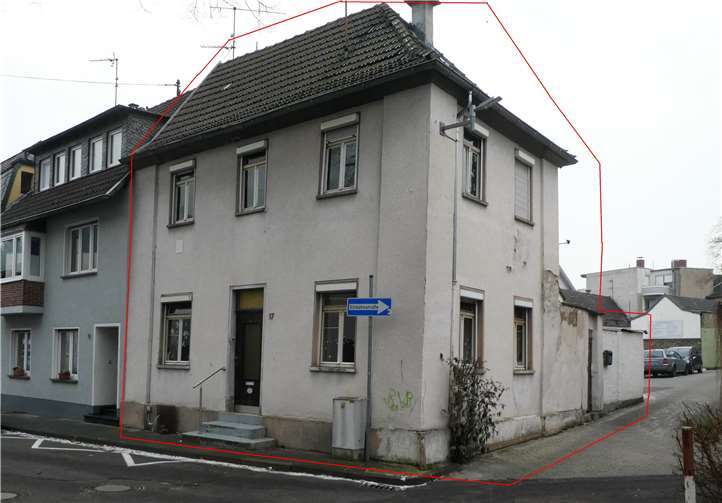 An diesem Gebäude, welches die Stadt kostenverursachend abreißen will, bevor das Grundstück veräußert wird, entzündete sich die Diskussion um die Schaffung preiswerten Wohnraums in Remagen. Foto: privat