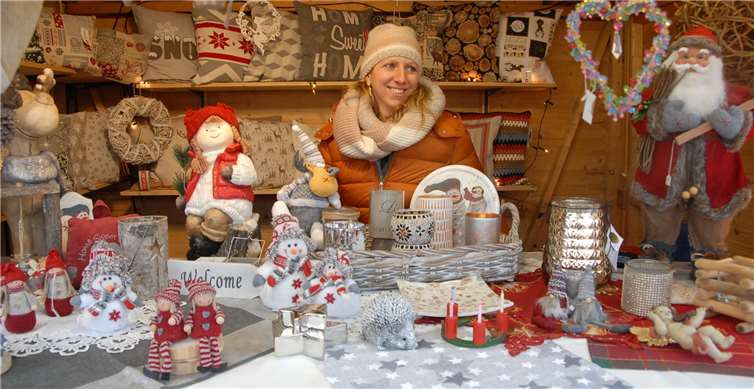 An diesem Stand gab es Stoffe, Gardinen, Tischdeckenund Dekorationsmaterial des RaumausstattersBernd Büdenbender aus Altenkirchen.