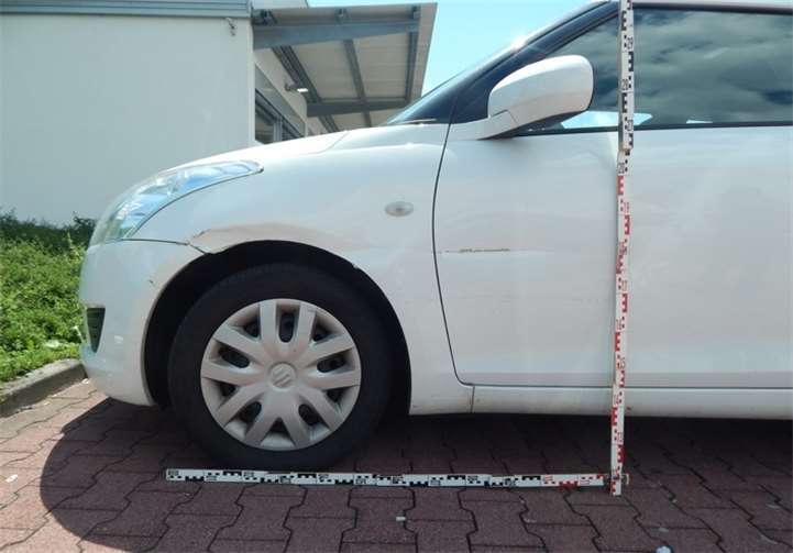 An diesem Suzuki Swift entstand ein nicht unerheblicher Schaden.Polizei Rheinland-Pfalz