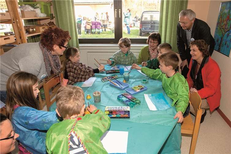 An dieser Station konnte nach Klängen des Wassers gemalt werden.