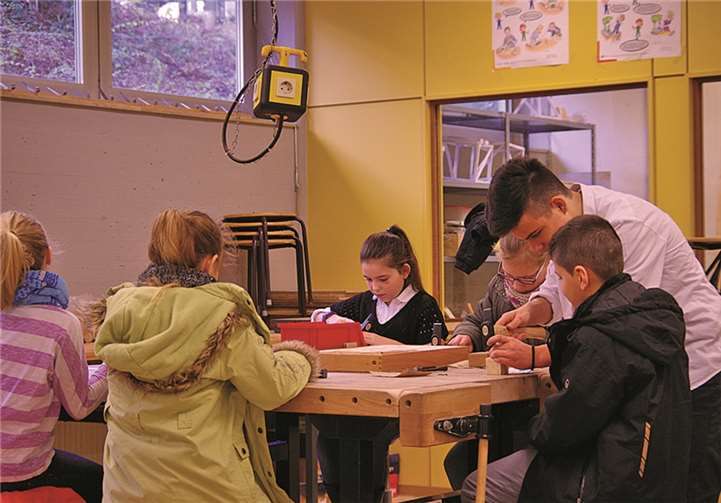An dieser Station lernten die Schüler mit Holz zu arbeiten.privat