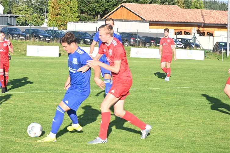 An drei von fünf Toren der SG Maifeld-Elztal war Niclas Lohn (links) maßgeblich beteiligt. Fotos: SK