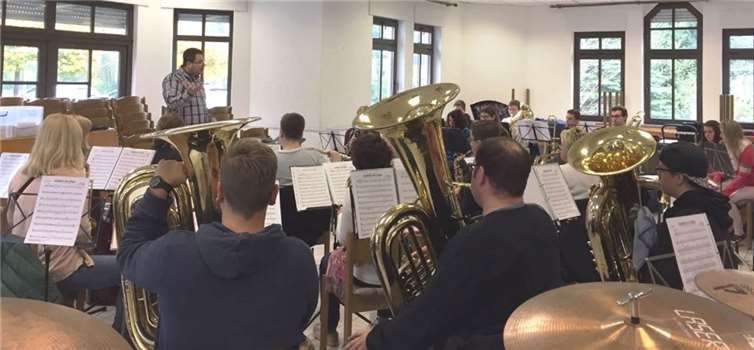 An einem Probenwochenende mit mehreren Dozenten bereiteten sich die Musiker auf das anstehende Benefizkonzert vor. Privat