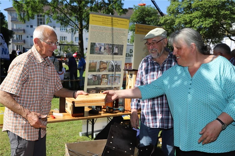 An einem Stand konnten Nistkästen gebastelt und erworben werden.
