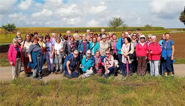 An einem sonnigen Spätsommertag unternahmen 50 Mitglieder und Gäste des Eifelvereins Andernach eine rund acht Kilometer lange Wanderung auf dem Maifeld. Foto: privat