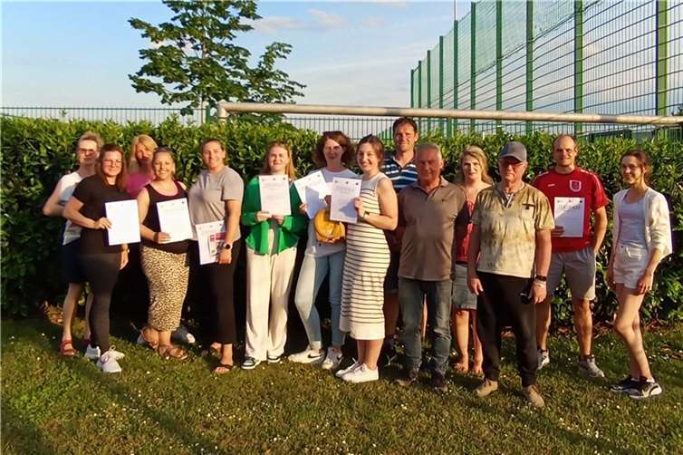 An einer Kurzschulung haben kürzlich Trainer, Betreuer und Vorstandsmitglieder des SV Kripp im eigenen Vereinsheim teilgenommen.  Foto:privat