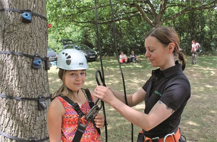 An einigen ausgewählten Bäumen konnte man sich im Klettern versuchen.