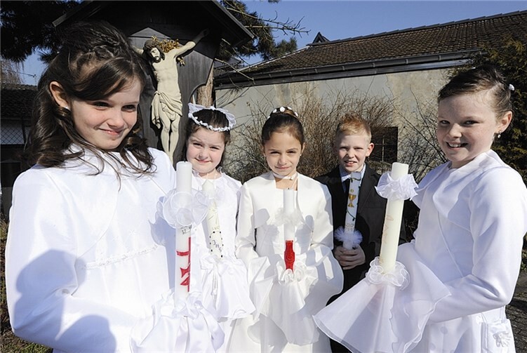 An ihrem großen Tag strahlen diese Fünf mit der Sonne um die Wette.