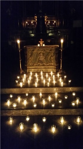 An jedem zweiten Dienstag im Monat sind Interessierte eingeladen zu einem meditativen Abendgebet in der kerzenerleuchteten Hospitalkirche. Foto: privat