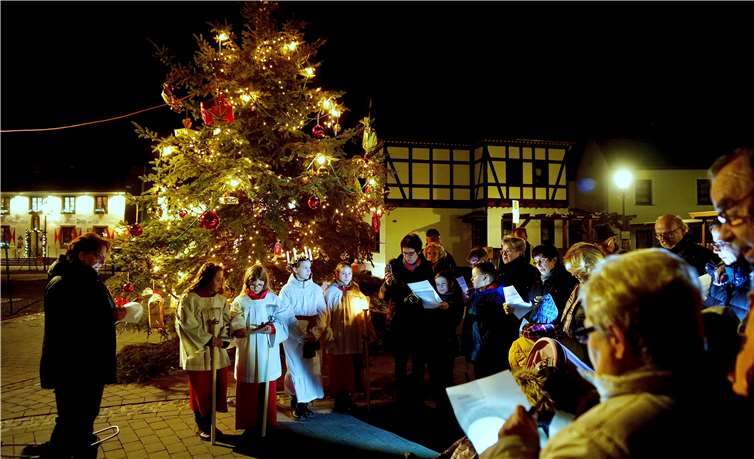 An jeder der vier Stationen wurden Texte vorgetragen und gesungen.