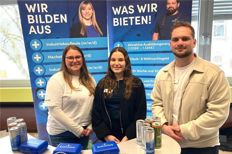 An mehr als 100 Infoständen konnten sich die angehenden Schulabgänger über Möglichkeiten und Angebote in Sachen zukunftsorientierte Berufsausbildung informieren.