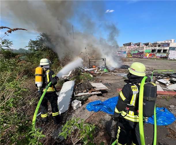 An mehreren Stellen brannte es. Foto: Feuerwehr Bonn 