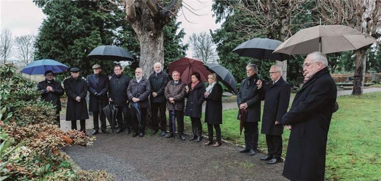 An seiner Grabstätte wurde dem früheren Oberbürgermeister der Stadt Neuwied, Karl-Heinz Schmelzer gedacht. Zimpfer Photography