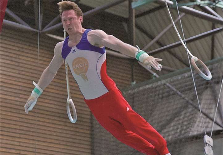 An seiner Ringeübung erhitzten sich die Gemüter: KTV-Turner Jan Damrau beim Doppelsalto gestreckt.privat