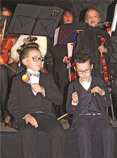 An symbolischer Stelle trafen sich Erpeler und Krakauer Musikschüler zum gemeinsamen Konzert.