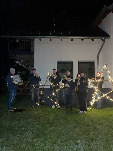 An verschiedenen Standorten wurde das Weihnachtslied „Stille Nacht, heilige Nacht“ gespielt.  Foto: privat