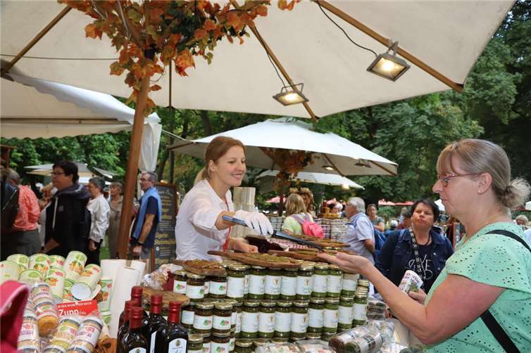 An vielen Ständen konnte das Angebot verkostet werden. Fotos: WAMFO.DE