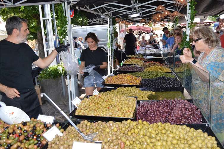 An vielen Ständen konnte geshoppt werden.  Fotos: AB