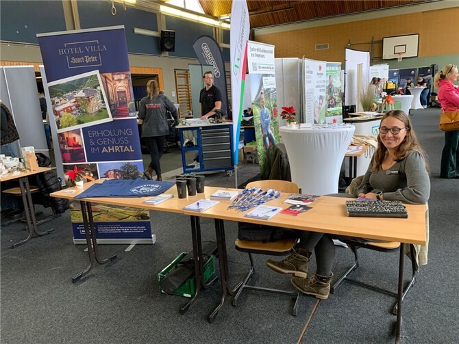 An vielen Ständen konnten sich die Schüler informieren.  Foto: privat
